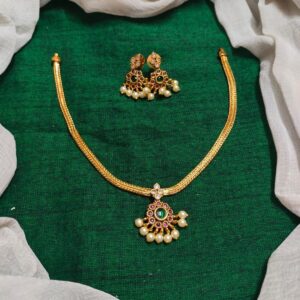 SN011 Pearl necklace