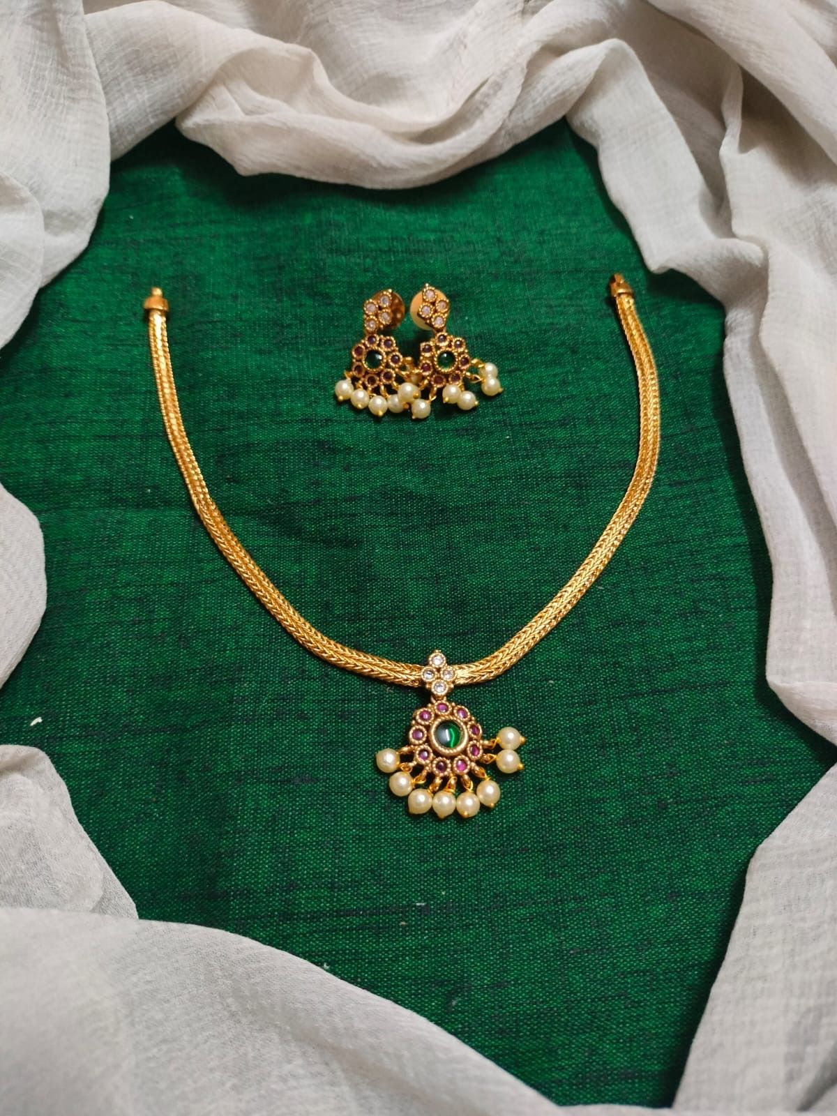 SN011 Pearl necklace