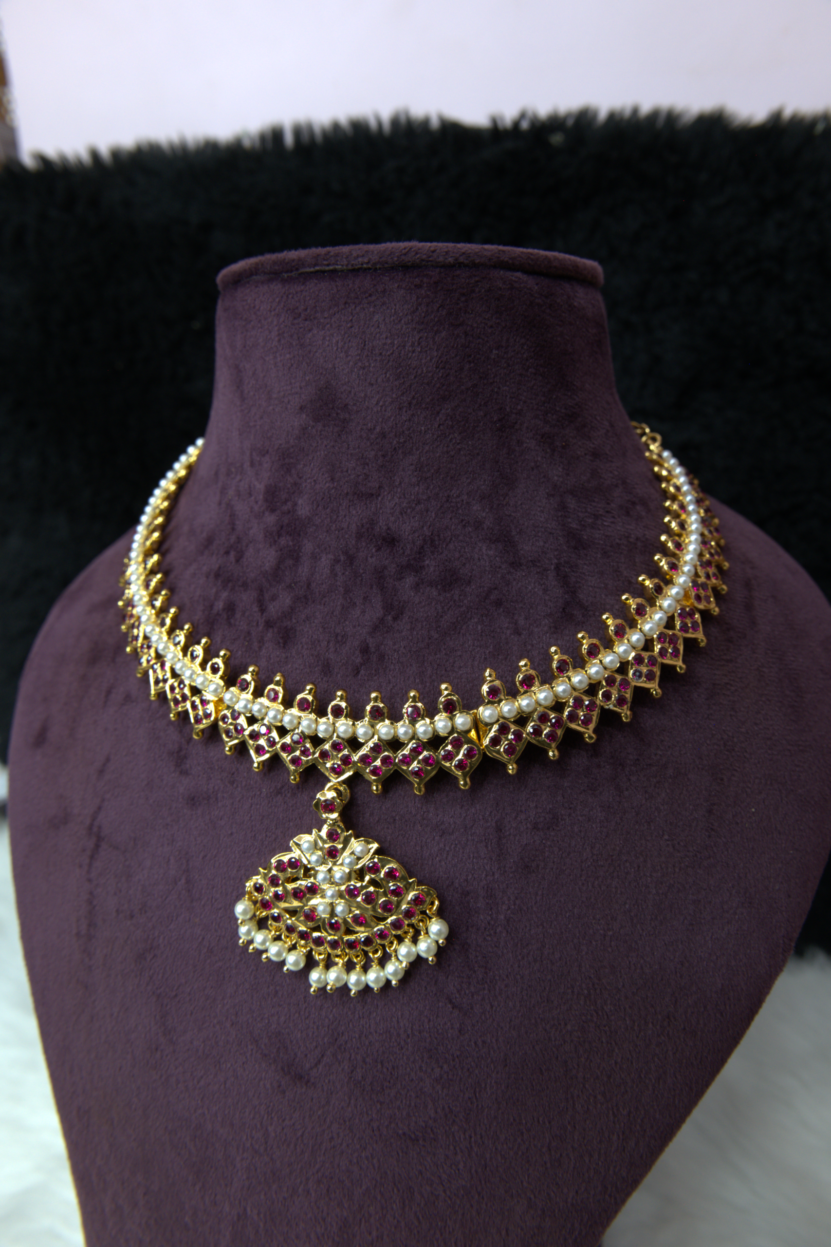 AD 005 Ruby red & Pearls Addige