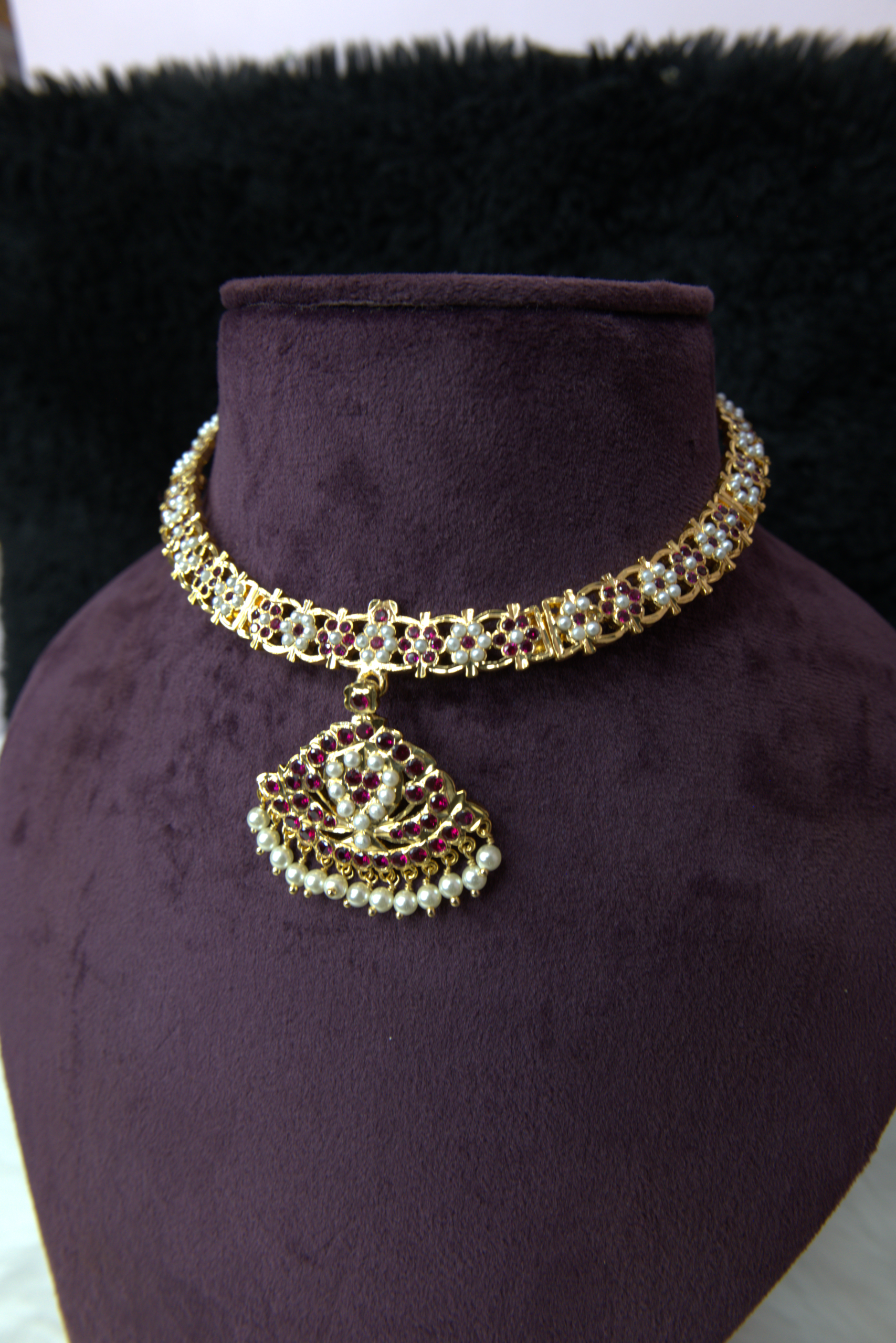 AD 007 Pearls & Ruby red addige