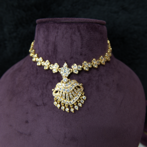 SH 037 White stone 3leaves Necklace