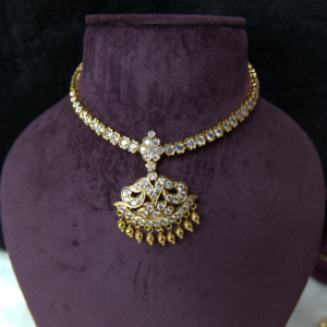 SH 040 Short White Necklace