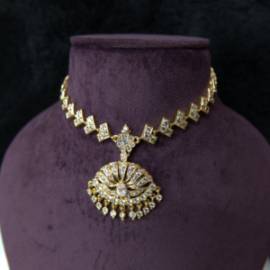 SH 042 Short White Necklace
